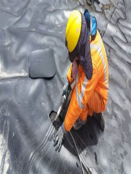 Equipo técnico Polyden en faena